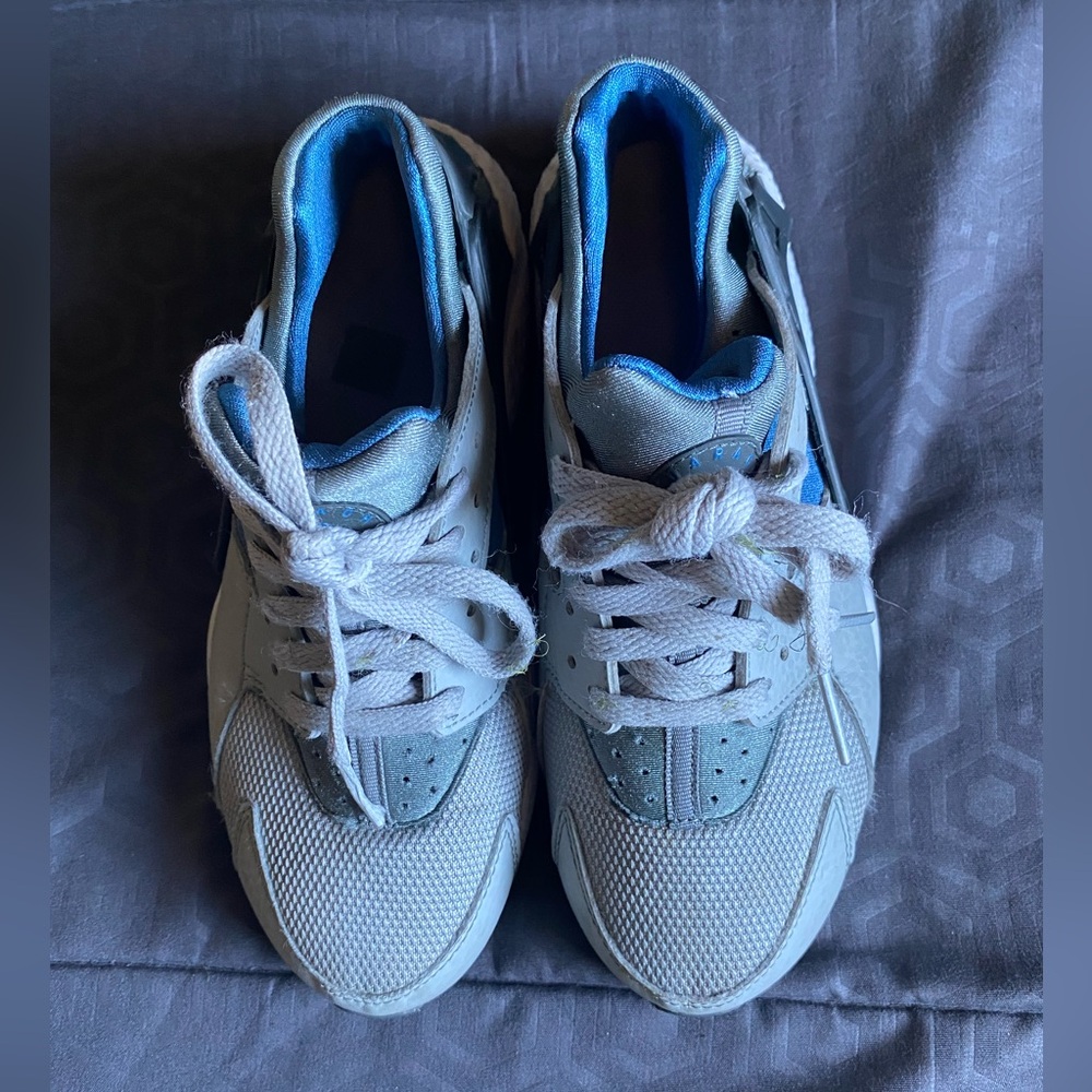 Youth grey/blue Nike huaraches shoes